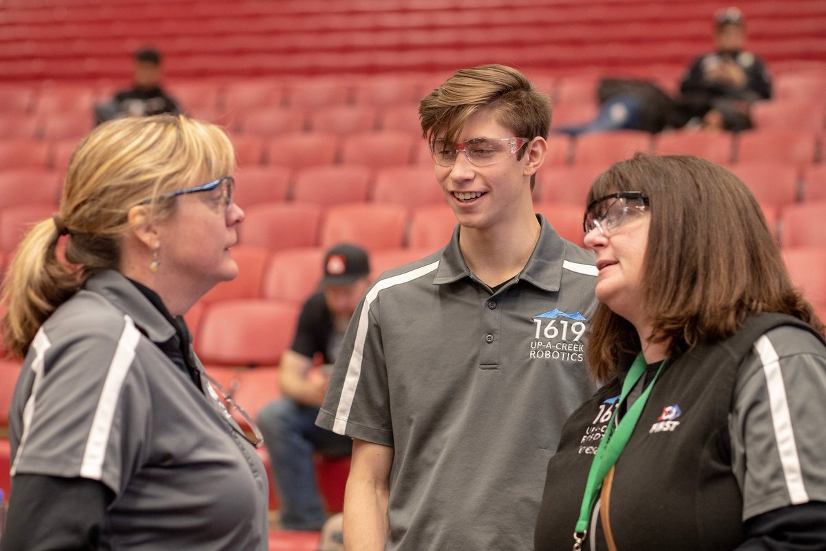 Happy Mother's Day to all the amazing robotics moms &amp; mentors out there, especially those at Up-A-Creek!! We wouldn't be successful without your love and support💐💙
#omgrobots #stemsquad