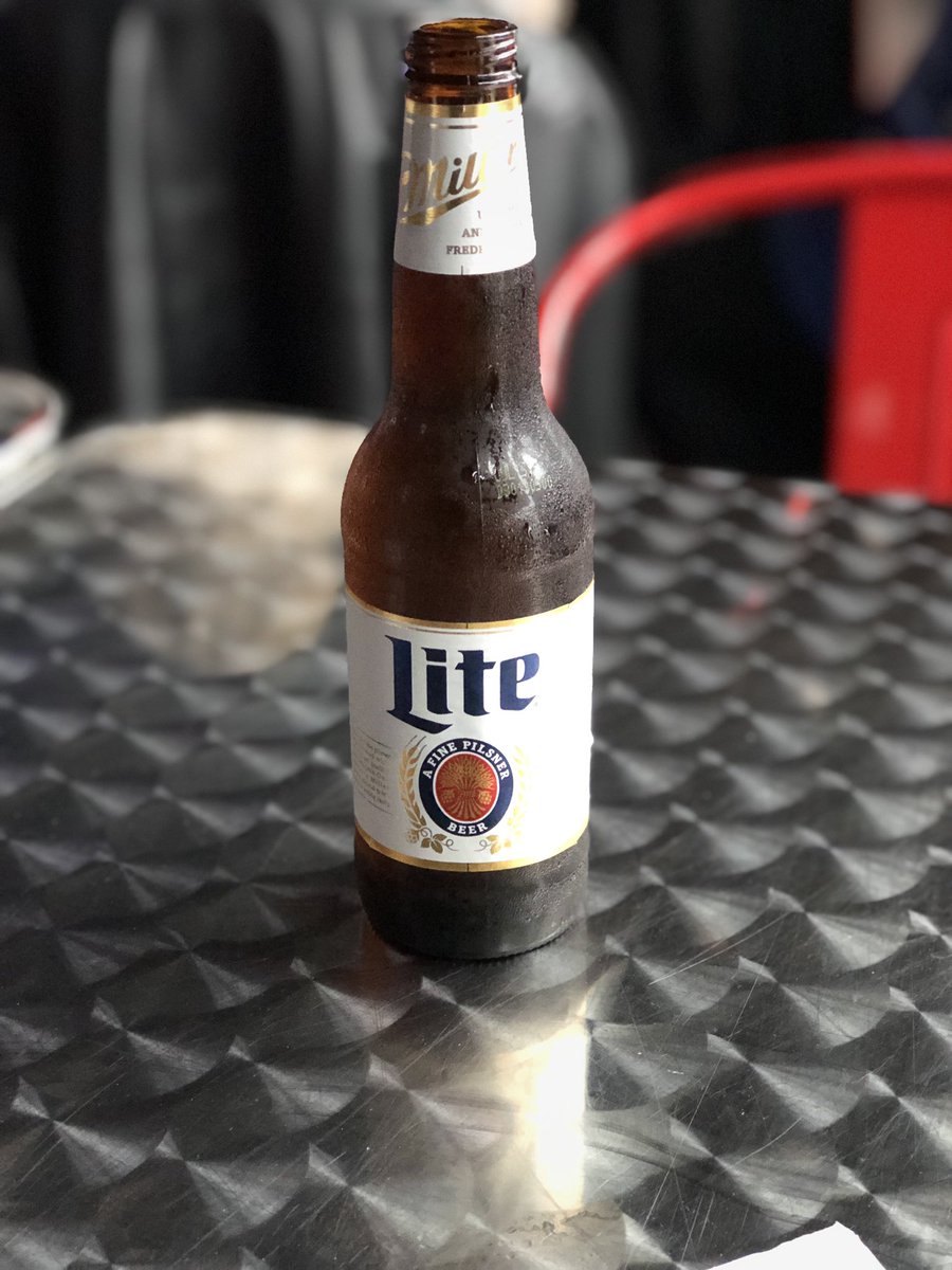 tj_leck23's tweet photo. #MillerLite sweating just right #portraitmode #drinksfordays https://t.co/eXtDT75y2g