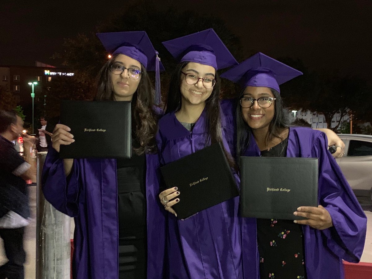 mathewalyssa's tweet photo. only did rchs to say i graduated at 17 with my hs diploma and associates degree https://t.co/AYAKW5dq27