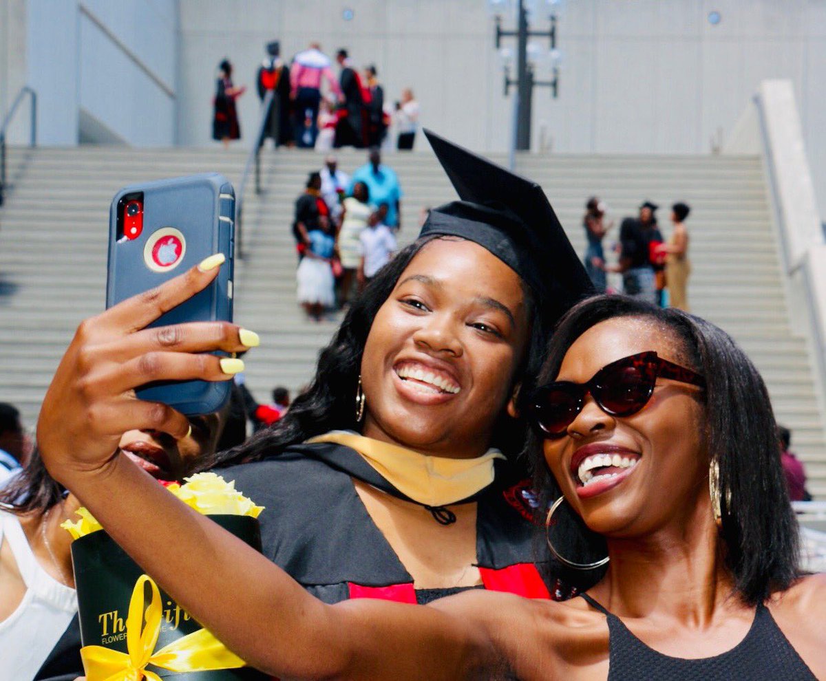 BarryUniversity's tweet photo. We're BARRY proud of our 2019 spring graduates! Thank you to all the moms who helped along the way. #BarryGrad #BarryProud #BarryU #MothersDay https://t.co/WKaVhPprX2