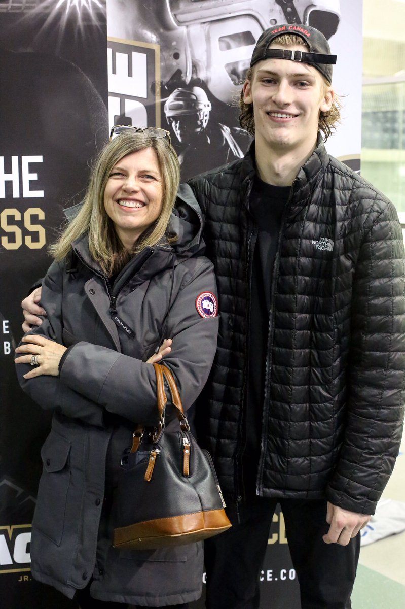 MenaceOJHL's tweet photo. For every 6:00 a.m. practice. For every early morning and late night car ride to the rink. For being our biggest fan and spending your Mother’s Day at our #MenaceCamp.
Thank you, hockey moms. #HappyMothersDay 🖤💛 https://t.co/S1qCMkYFXd