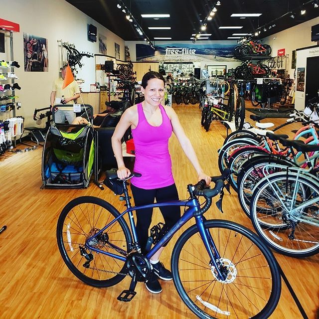 FreeFliteGA's tweet photo. Happy Mother’s Day Patricia! What a better way to celebrate then with a new bike for Mom! Enjoy your new Emonda ALR Disc! #newbikeday💜 https://t.co/Awzki045Nv https://t.co/scbvSoMY98
