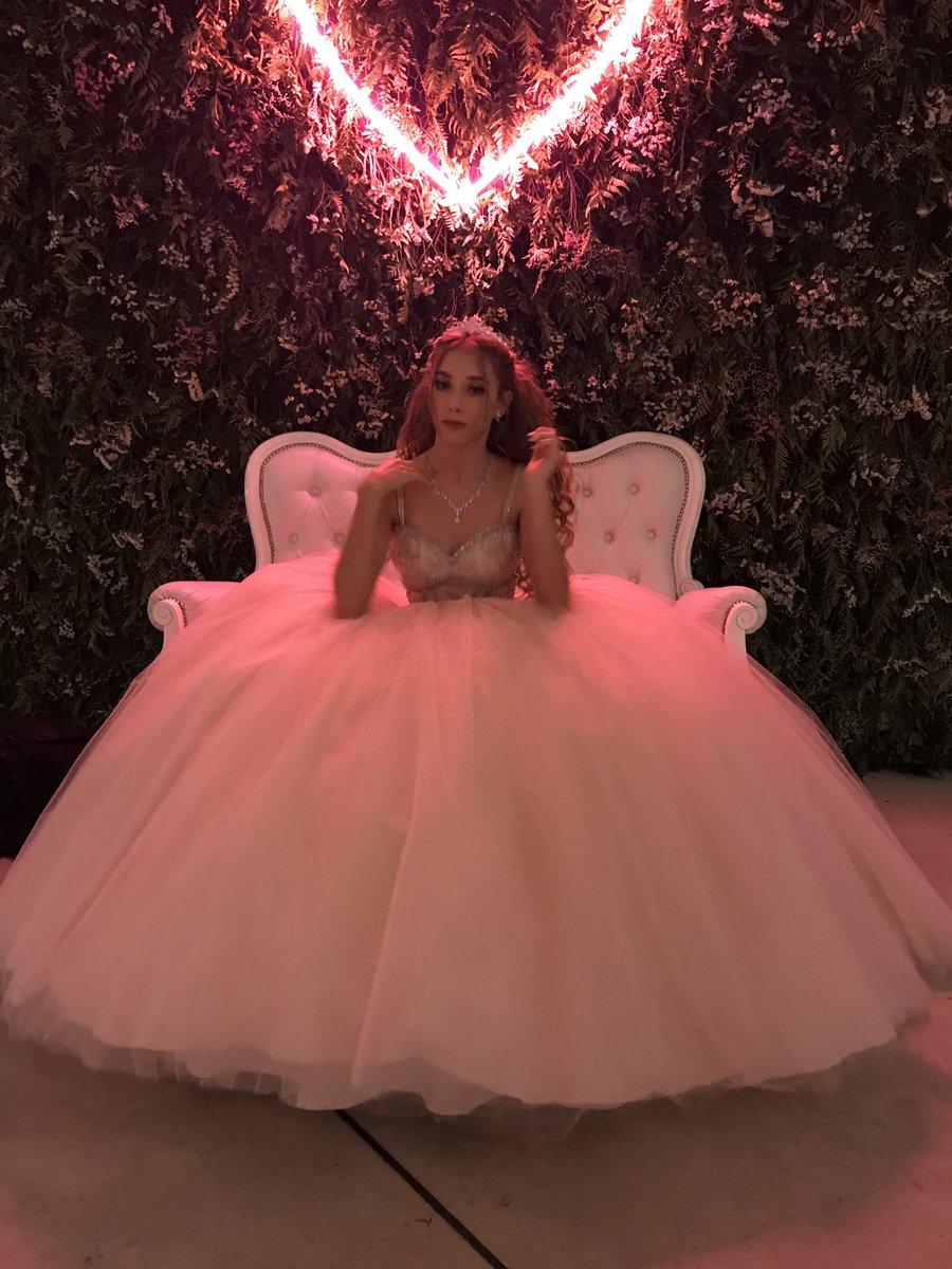 tizimarzano's tweet photo. Quiero vender/alquilar mi vestido de 15, tiene un solo uso, si le dan rt me ayudan mucho
Gracias :))) https://t.co/Oo9WbnjN83