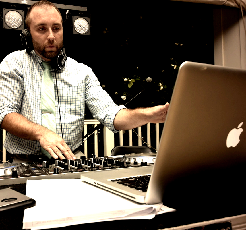bflosoundwavedj's tweet photo. 🎧This man can DJ! Don't let that serious look on his face fool you either 🤠 DJ Derek
.
.
#DJ #weddingdj #wedding #djlife #buffalowedding #buffalony #buffalodjs #soundwavedjandphoto #music #party #goodvibes #weddings #weddingmusic #dancefloor #partyonbrides #partyongrooms https://t.co/25kkgNN5W5