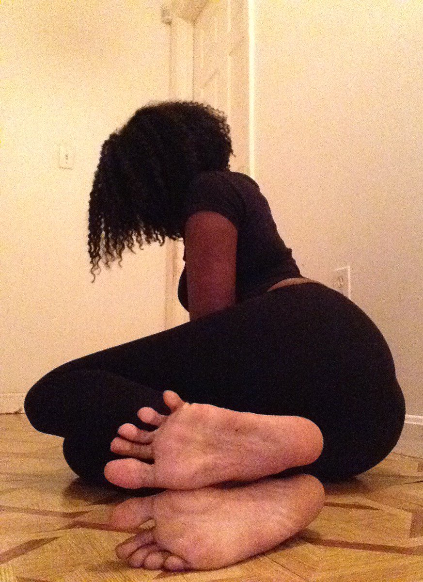 CFootGoddessx's tweet photo. Take a lick 🤑😈

#giantess #ebonygiantess #giantessfeet #findomgoddess #findom #humanatm #longsoles #longtoes #toespread #ebonysoles #paypigswanted 

@finsubrt @Rtsuck3r @rt_feet https://t.co/MbSM0GI0pv