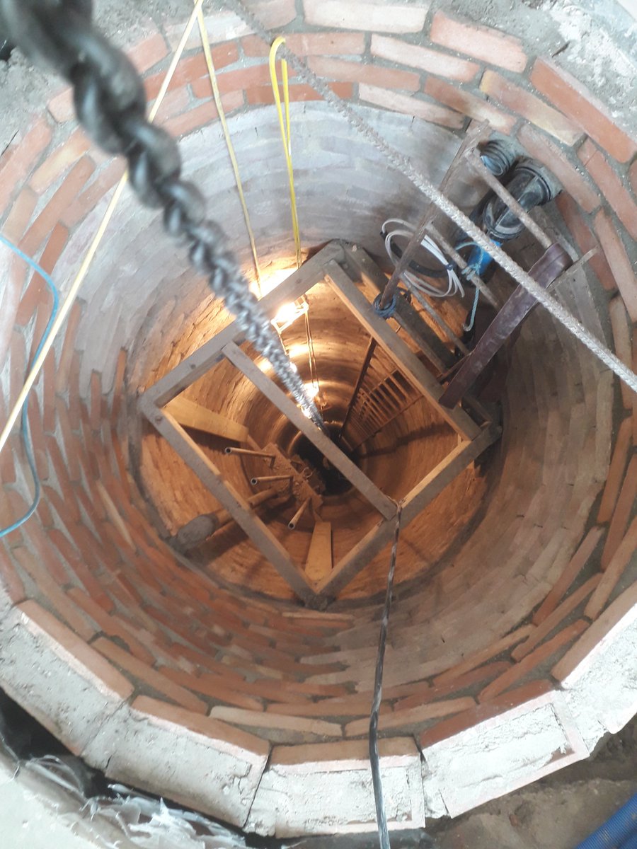 I'm working on an interesting project inside an annex/outhouse with a fully functional 40 metre deep water well inside the living room. 
#Cambridgeshire #Cambridge #wishingwell