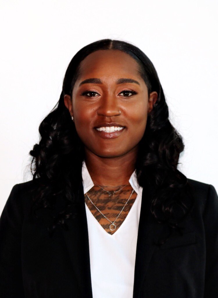 NyeTheNinja's tweet image. My head is big as shit but I chop it up to the knowledge packed in that thang
#IssaGraduate 🎓