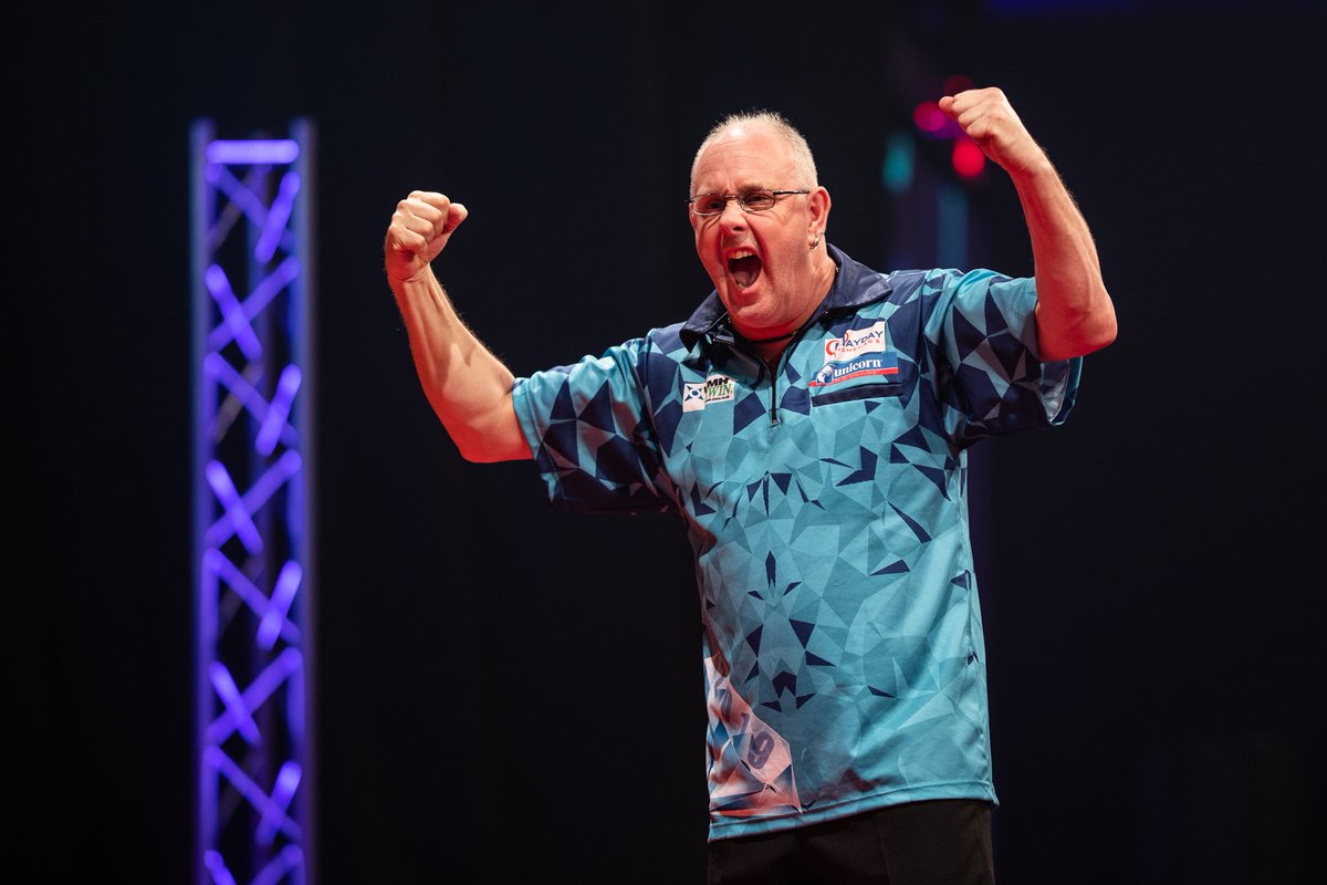 livedarts's tweet photo. WHITE INTO THE FINAL... AGAIN! 💎

Ian White becomes only the second player in European Tour history to reach three consecutive finals as he defeats Steve Beaton 7-5! 👏 #EDGP19 https://t.co/kTc1XcRImS