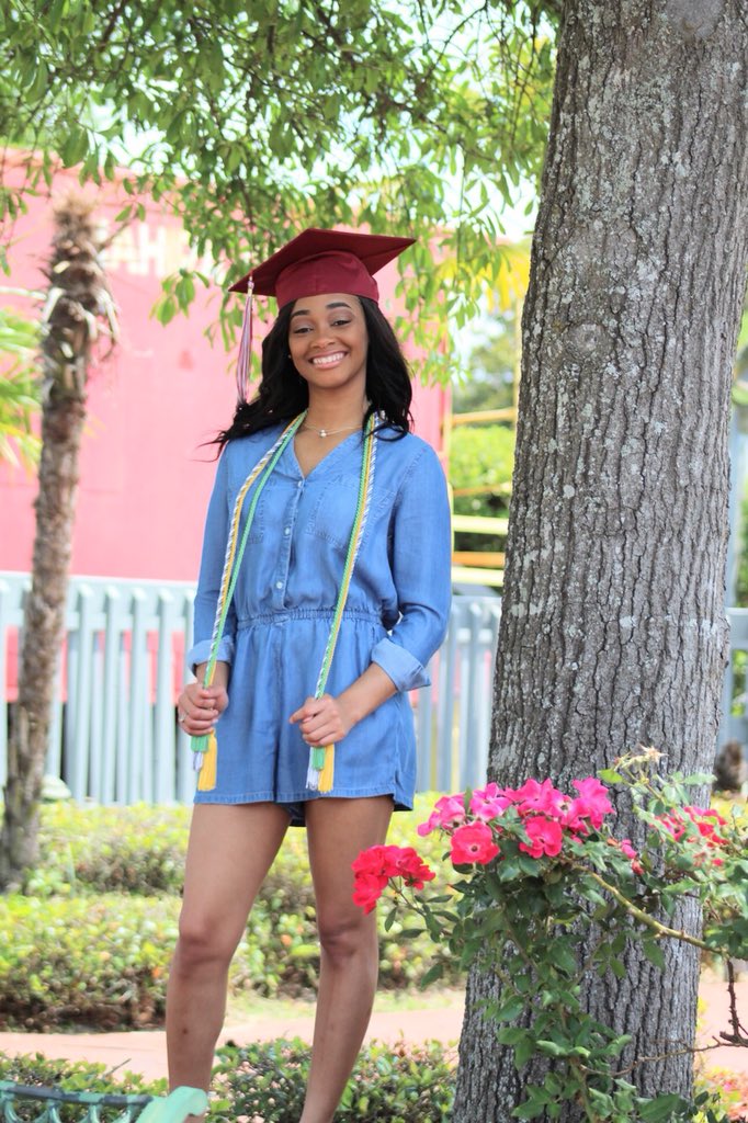 aellis_11's tweet image. I graduated high school in December and started at Kennesaw State University in January, but I have come back to walk with the best class ever ‘19❤️ #13daysleft!