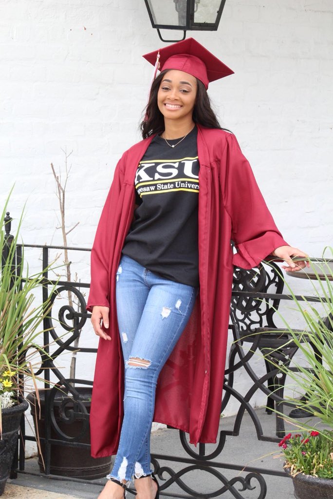 aellis_11's tweet image. I graduated high school in December and started at Kennesaw State University in January, but I have come back to walk with the best class ever ‘19❤️ #13daysleft!