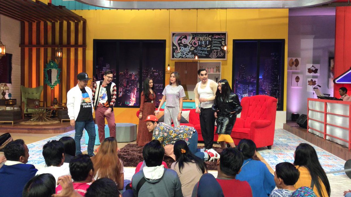 mau tau kan reka adegan waktu Edric Tjandra pertama kali kenalan sama istrinya??
hanya di #GadoGadoSahur #GadoGadoAduOtot 

ups, kak Igun Jadi Bus ni kali ini.