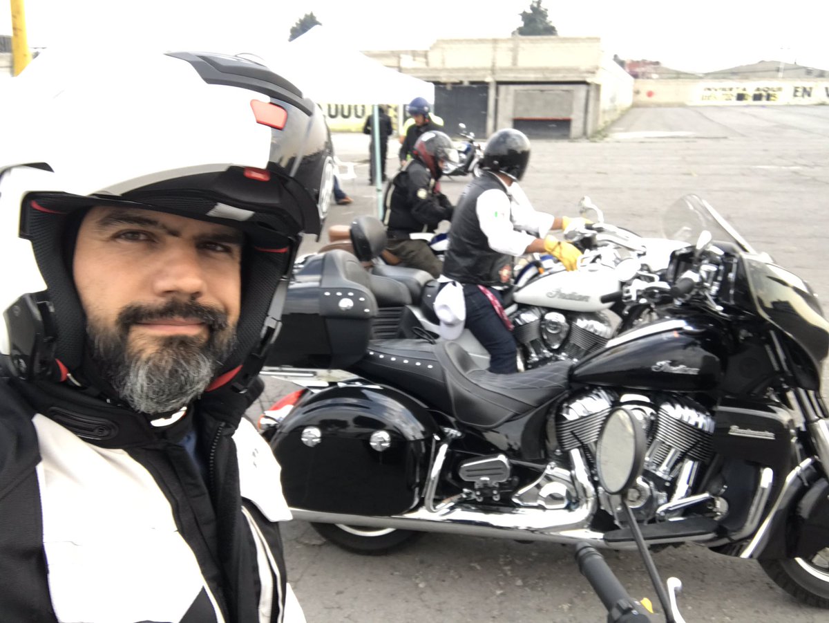 _Motorette's tweet photo. Definitivamente hay que tomar cursos para ser mejores conductores... no importa la experiencia que tengamos. #conductoresdeprimermundo #motoretteclub #indianmotorcyclecdmx https://t.co/HJE0QHGW8S