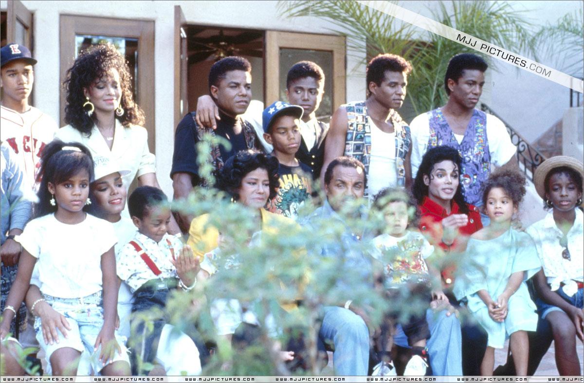 MJJPcomOfficial's tweet photo. Happy day to all the mothers who are present and have a nice day https://t.co/eudErfldX7
