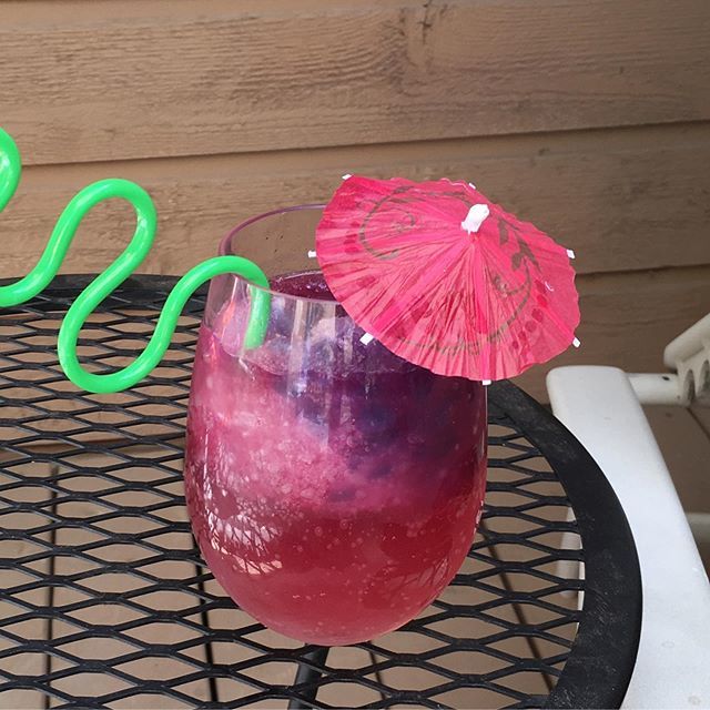 Nothing says “Happy Mother’s Day!” Like a color-changing raspberry, watermelon lemonade slushy on the deck!
#mixology #flavormagic #infusion #colormagic #amacsdrinks #509drinks