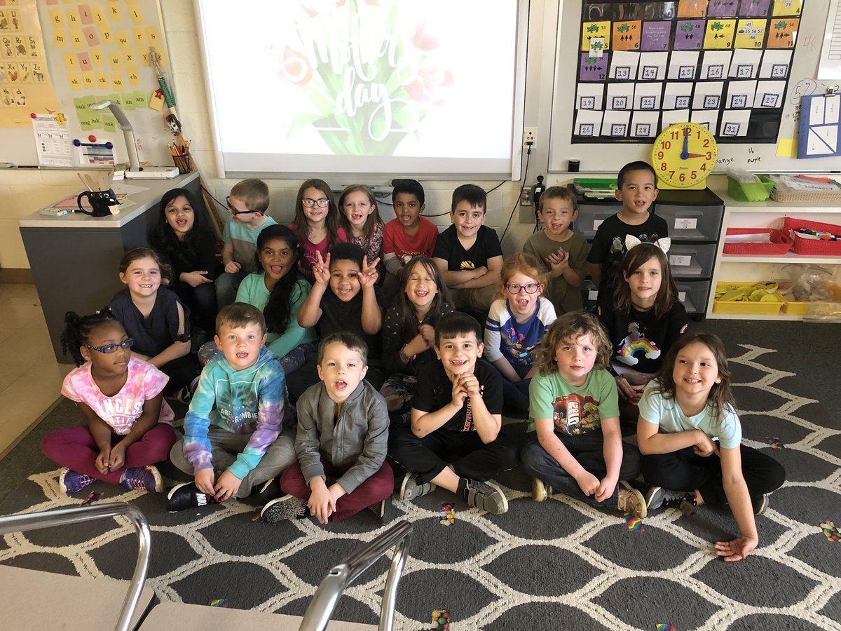 Happy Mother’s Day from these fun first graders #WeAreLamphere #SimondsSuperStars
