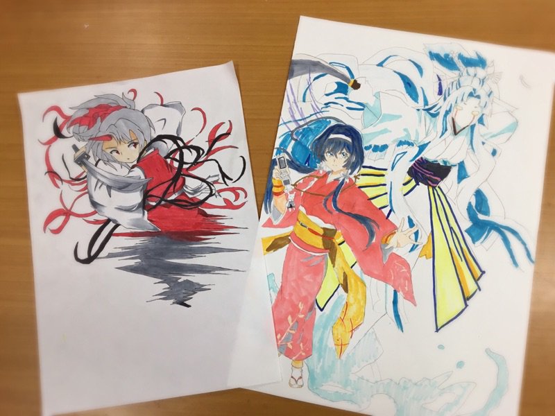 アートルーム ルミエール横浜本校 4月に入会した イラストや漫画が大好きな小学6年生の女の子たちの作品 家や 学校でも沢山絵を描いているそうですが 教室にあるコピックの多さに思わず目がキラキラ 携帯電話や刀の鍔などの小物も手を抜かず しっかり