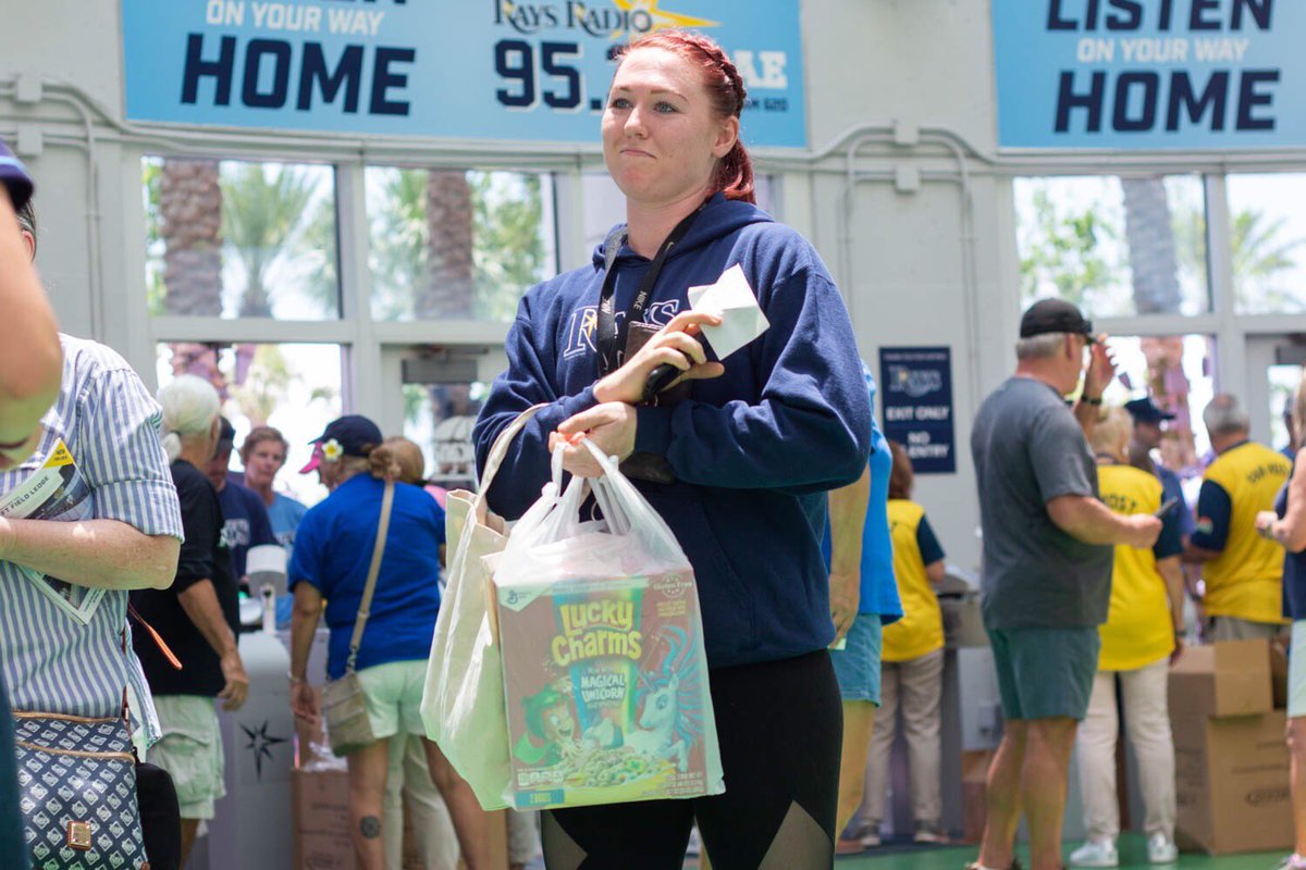 FeedingTampaBay's tweet photo. A community united in support. Thanks to @RaysBaseball fans who became #hungerheroes today! We couldn’t do it without you @RaysWives! 💙⚾️ https://t.co/YzRjjZjl62
