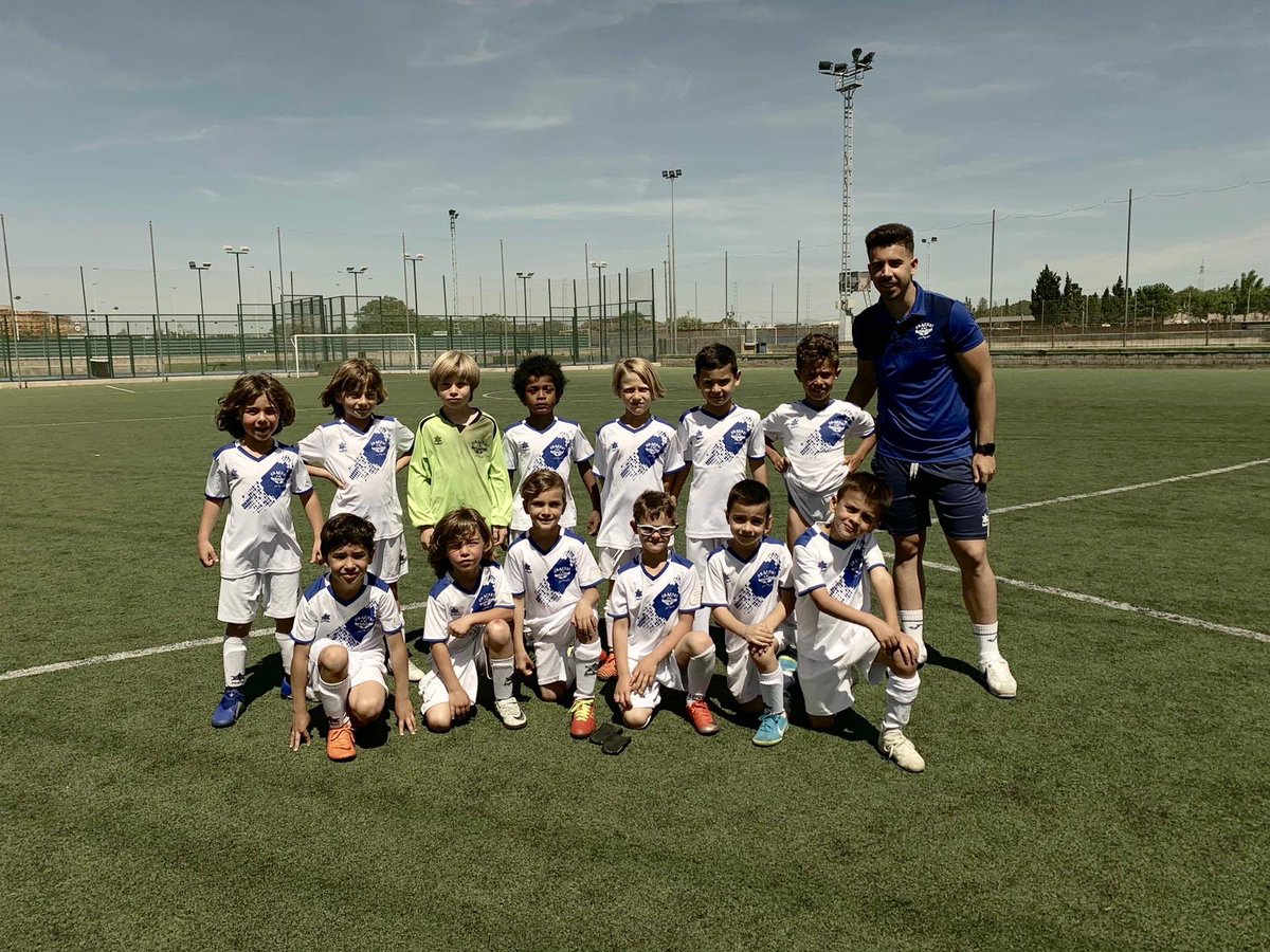 CFCRACKS's tweet photo. Con la victoria 4-0 ante el @RIBARROJACF1942 en la última jornada de liga el Prebenjamin C @CFCRACKS de Marc Mallea cierra la temporada afianzándose en la cuarta posición de la tabla. Muy grande la temporada que han realizado los más peques federados de la escuela. 👏👏👏 https://t.co/0D2uCiHzUj