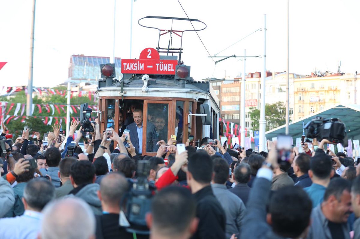 Su akar yolunu bulur.
Sabır ve dua ile.
İstanbul #DahaGüzelOlacak