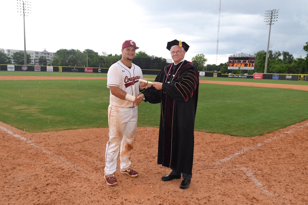 THREAD: After today’s <a href="/CofCBaseball/">Charleston Baseball</a> game, President Osborne presented the graduating seniors with their diplomas on the field. Congratulations to all 11 seniors! #HailAllHail #comeCus