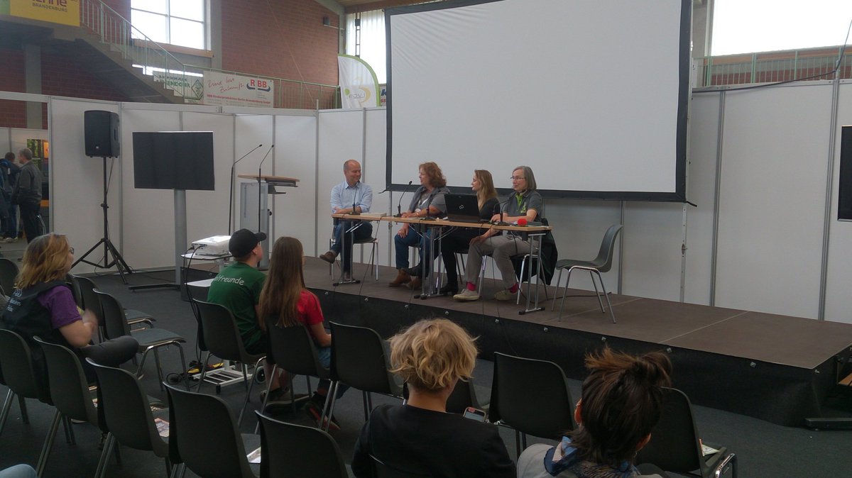 premiere_eu's tweet photo. Living the #multiactor idea on the #grassroot level means as well #communication to the general public at e.g. local #agricultural fairs such as #brala #Brandenburg where #Hnee teams discussed about #sustainablefarming #N2000 #extensivegrazing #ruraldevelopment #CAP. #EIPagri https://t.co/cbMas0duQl