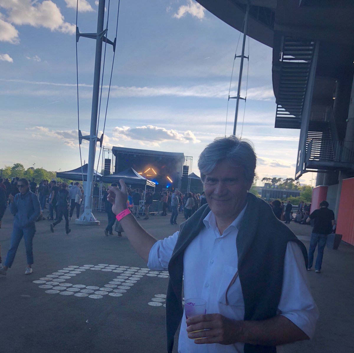 SLeFoll's tweet photo. La techno, c’est puissant. https://t.co/h0QAuBIXa1