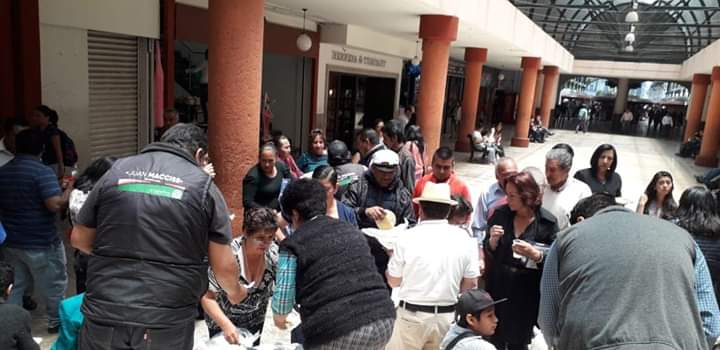 RedJPTol's tweet photo. Asistimos y colaborar con el festejo de día de las madres que organizaron nuestros amigos los boleros de el centro histórico de nuestra capital  agradecemos la presencia de nuestros secretarios de organización y vinculación con sociedad civil.
#SomosJpToluca #DejandoHuella https://t.co/vJFMdHLMCp