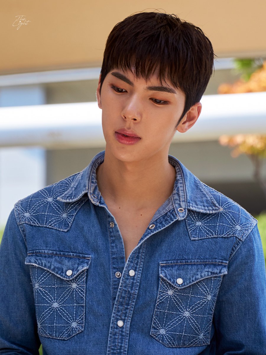 TheLight180818's tweet photo. 180818 음악중심 미니팬미팅 

A beautiful man 🥰

#임팩트 #IMFACT  #지안 #이지안 #JIAN #나나나 https://t.co/20Wt8APCJW