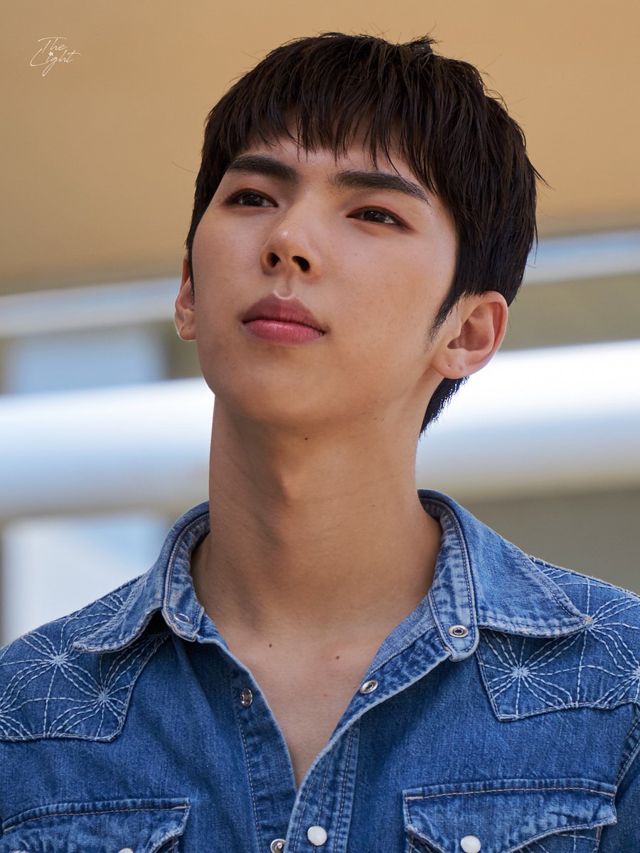 TheLight180818's tweet photo. 180818 음악중심 미니팬미팅 

A beautiful man 🥰

#임팩트 #IMFACT  #지안 #이지안 #JIAN #나나나 https://t.co/20Wt8APCJW