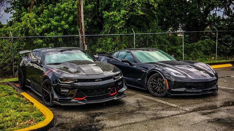 Vettesociety's tweet photo. Left or Right 😈 https://t.co/l7VMTFNJ3i