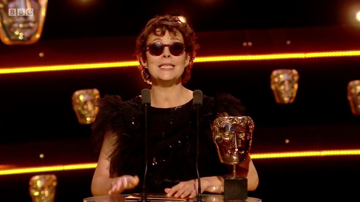 BBCOne's tweet image. BRILLIANT 😆

Helen McCrory forgot her glasses... so had to use sunglasses to read the autocue. ❤️

#BAFTATV