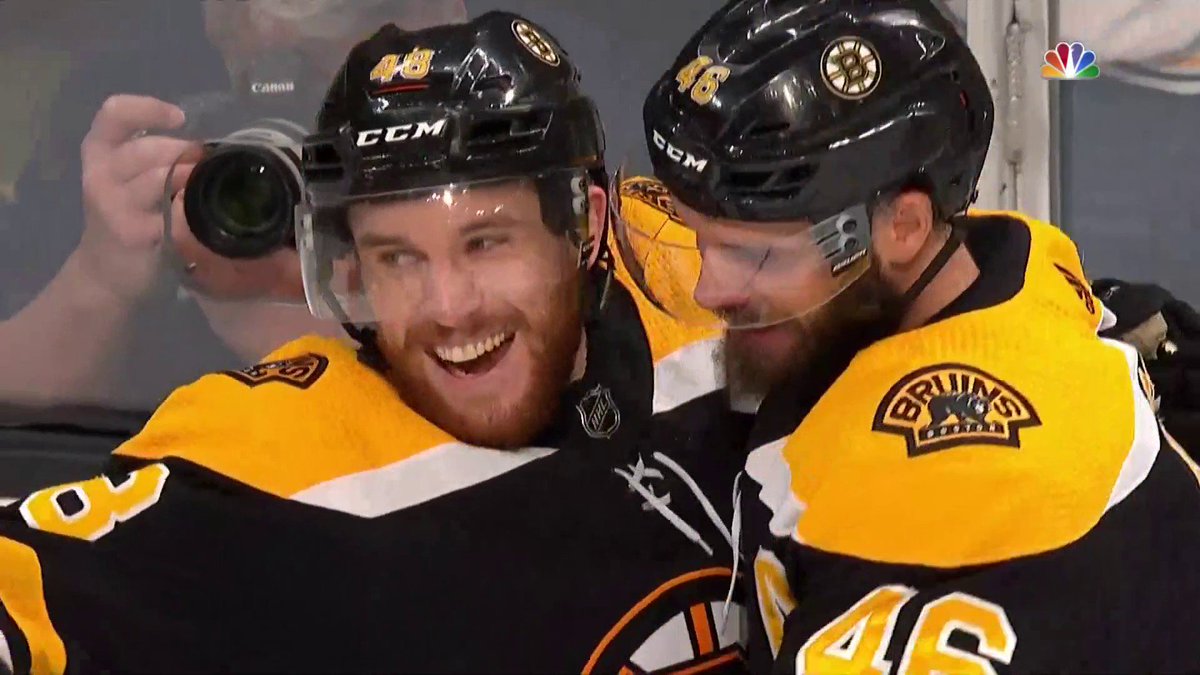 Bruins Up 4-0 vs. Hurricanes 😳