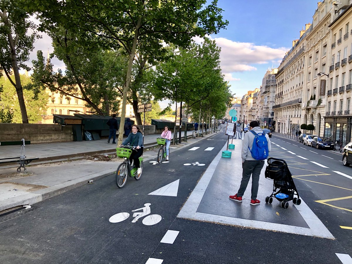 A busy, wide car road running along the  #Seine in Paris is being transformed into a new boulevard with wide space for bikes. Car lanes are becoming breathing space for bikes. During & after construction pics:  #paris
