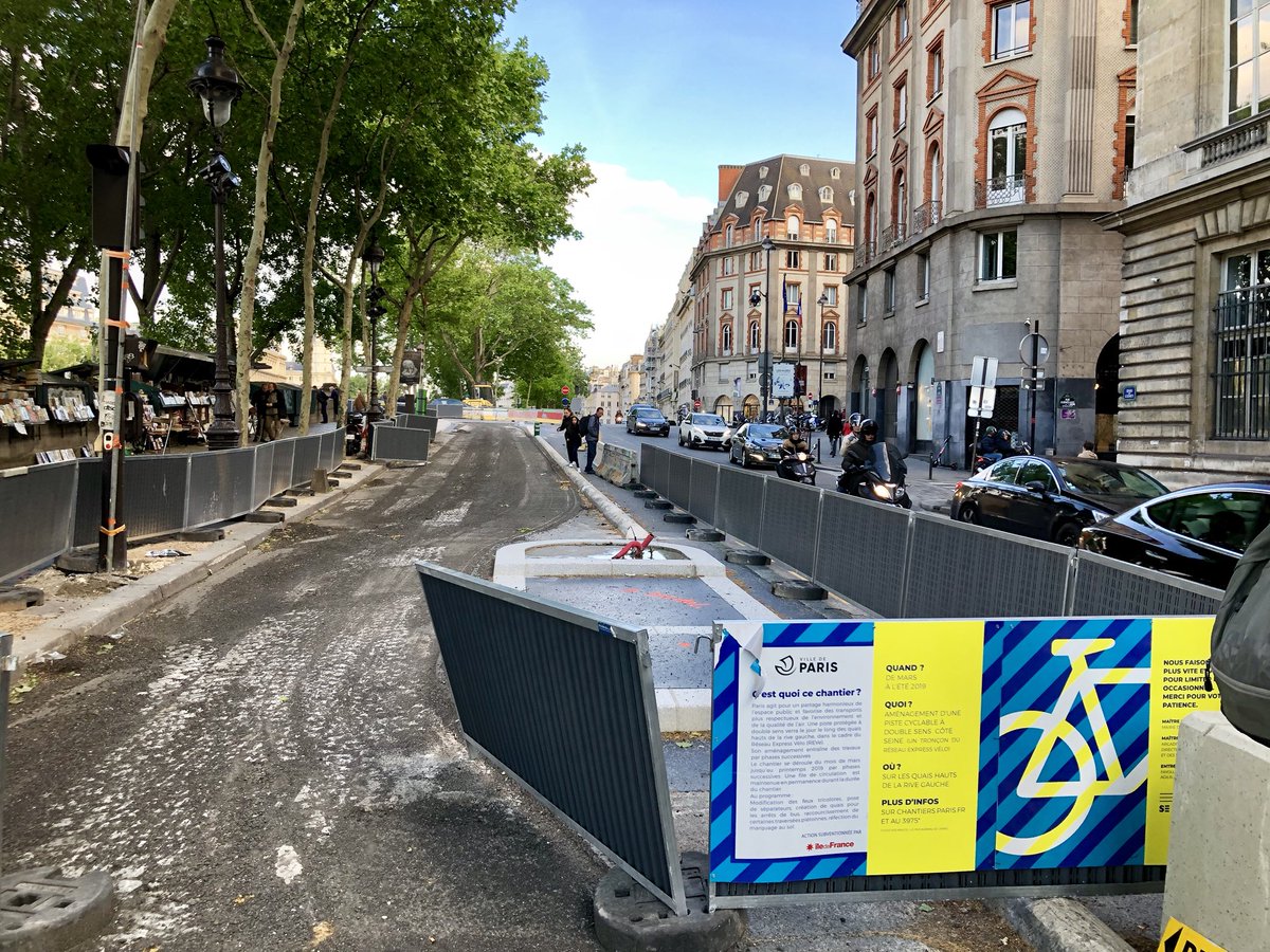 A busy, wide car road running along the  #Seine in Paris is being transformed into a new boulevard with wide space for bikes. Car lanes are becoming breathing space for bikes. During & after construction pics:  #paris