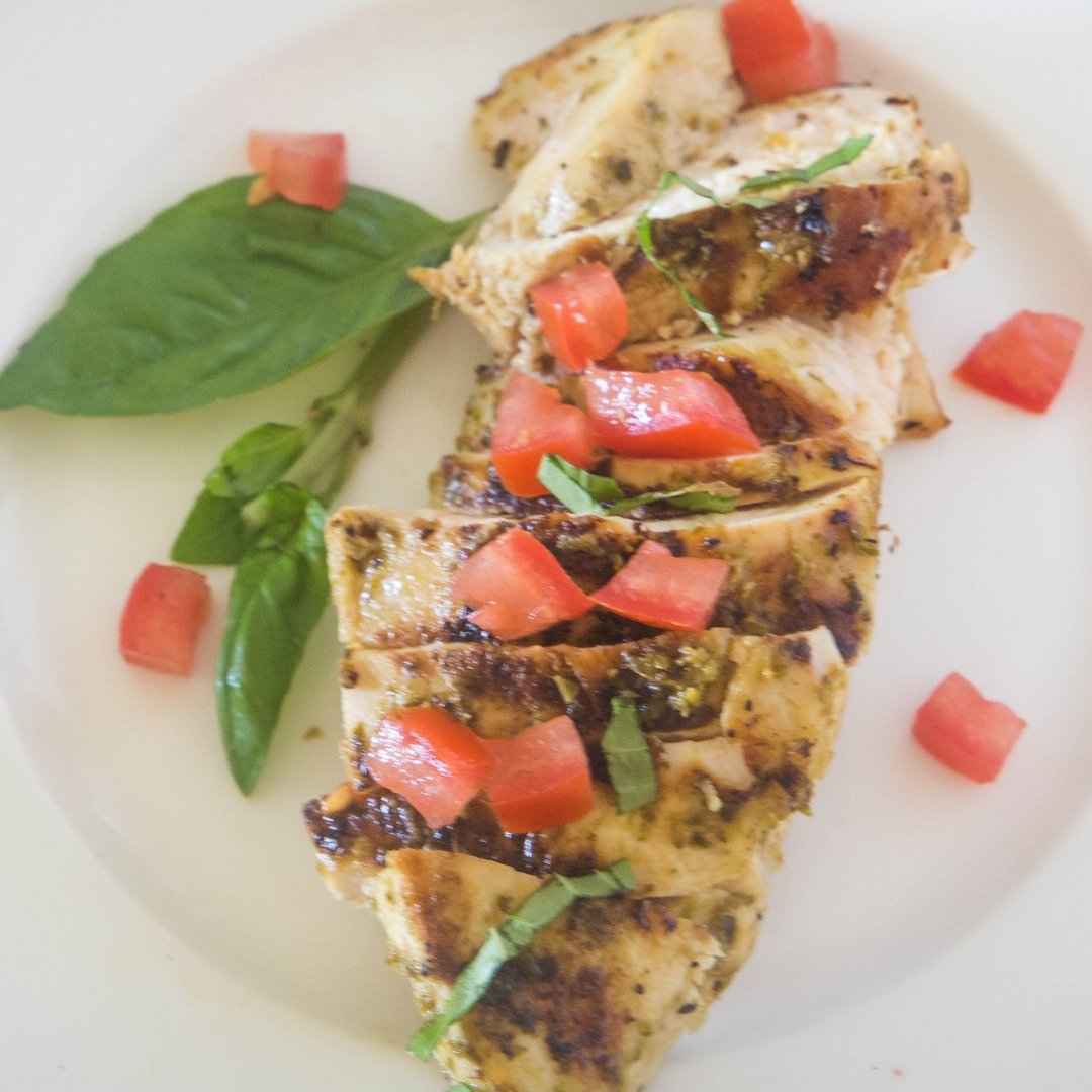 everyday_eileen's tweet photo. 2-ingredient Grilled Pesto Chicken, https://t.co/XTVFj58rXQ so delicious! #ad #SummerGrilling #HamiltonBeach #imabbqguy https://t.co/NPvPesSotr