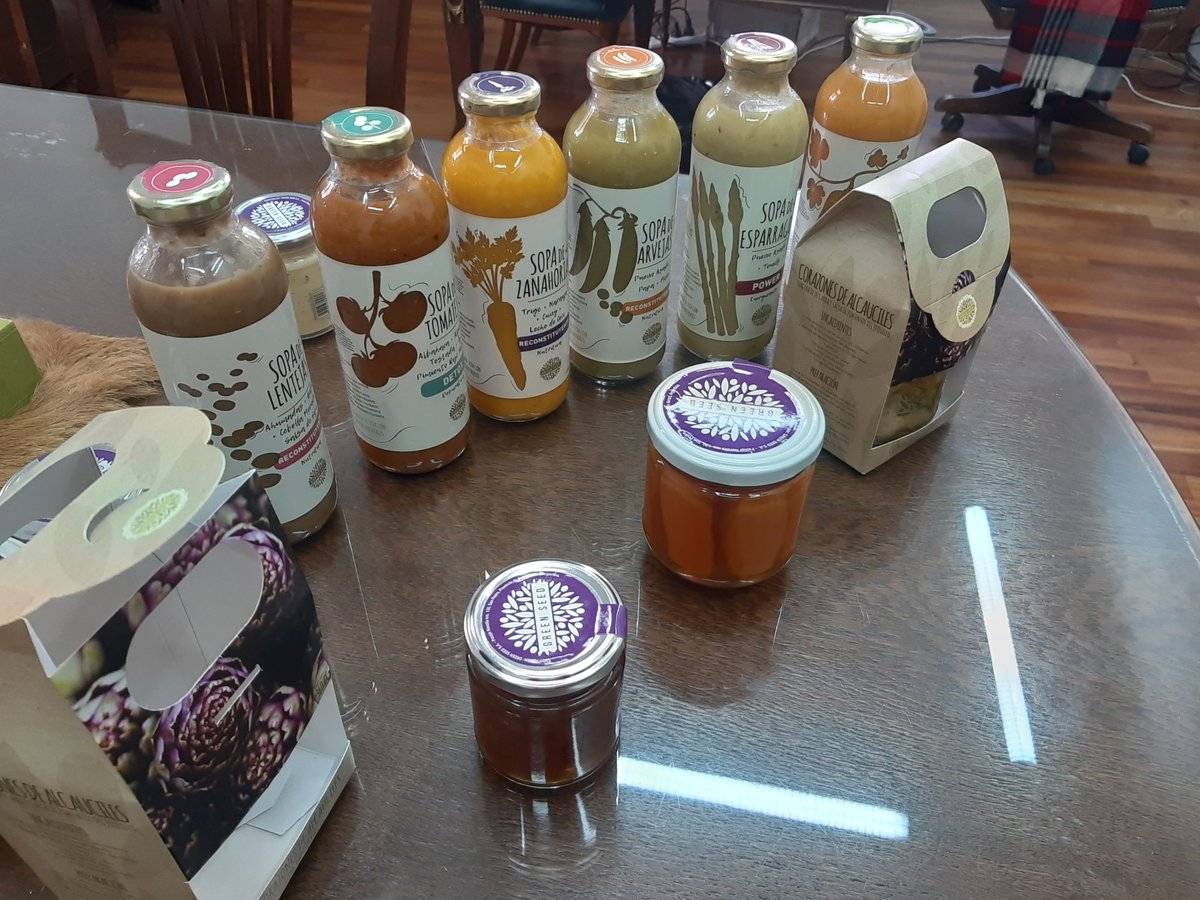 MercedesMnimo's tweet photo. Nos reunimos con la empresa #GreenSeed, de San Pedro, para acompañar la innovación y el desarrollo de excelentes productos naturales y ofrecer los servicios de @AgroindustriaAR. Felicitaciones por la creatividad y la excelencia! Sopas en botella, conservas 👏👏🍵👨💻
@mauriciopell https://t.co/7NzIYJGif5