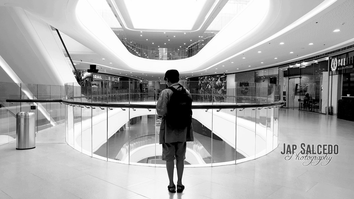 Jaypphie's tweet photo. Quite lost.

#BNW. #BNWLife. #BNWWorld. #BNWSociety. #BNWMood. #BNWLover. #BlackAndWhitePhotography. #Monochrome. #Neutral. #MyPhotography. #PlayWithColor. #Thoughts. #RulingMind. #StayPeculiar. #Unique. #Reflection. #Lost. #FindMe. #Thinker. https://t.co/xrdUV6ExW8