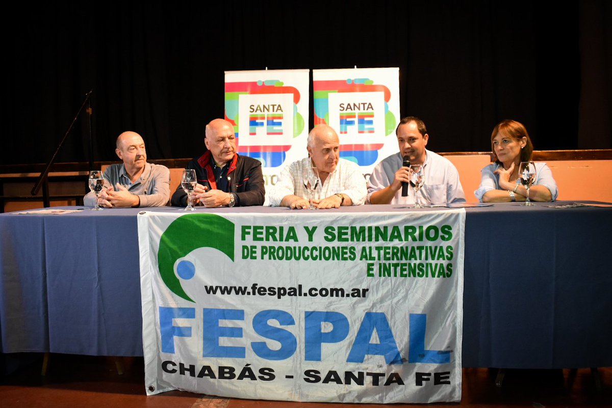 AliciaCiciliani's tweet photo. Con el ministro @JorgeMAlvarez compartimos la promoción del emprendedurismo local y en la #Fespal, junto al presidente comunal de #Chabás, @LesgartLucas, apoyamos la producción regional. https://t.co/nPEoGIHcOr