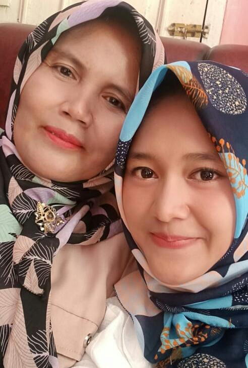 Aihera4's tweet photo. Kangen my family... Love mom https://t.co/IMbXq9uM5j