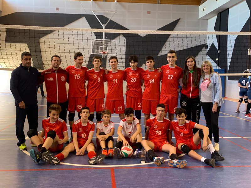 ClubVoleibolZGZ's tweet photo. El equipo Cadete Masculino de @IESValdesparter se proclama Campeón de Aragón tras derrotar el equipo de las Viñas en una doble eliminatoria por 6 sets a 3. Enhorabuena a los jugadores y entrenadores. Otro éxito del proyecto #EscolaresActivos #SomosCVZ #CVZ #Campeones https://t.co/ZIN72of7hA