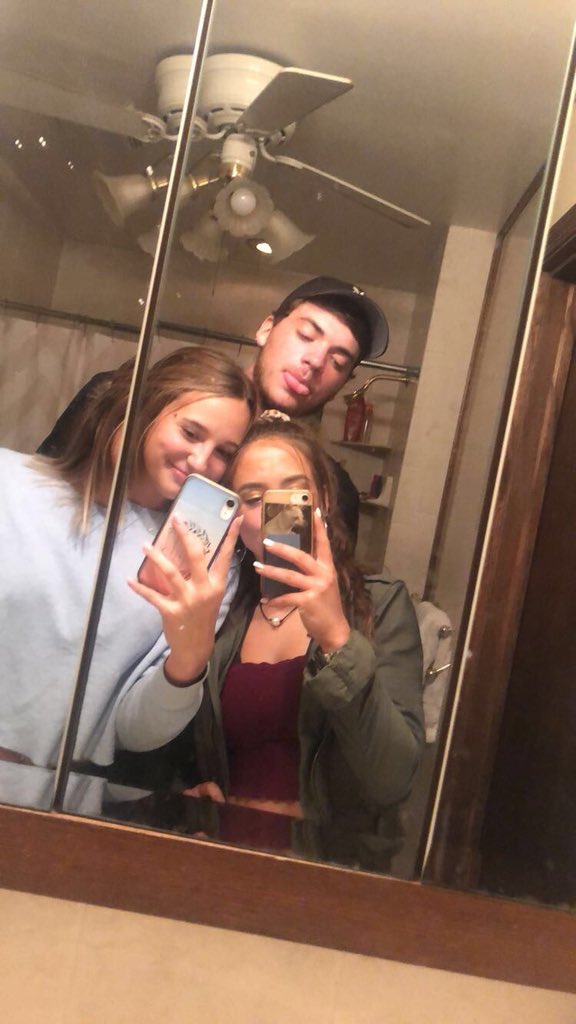 linds_wattss's tweet photo. happiest of 22nd birthdays to my ride or die best friend, one year down and forever to go bff :)) 🧡🦄🎈🎊 #yourefeelin22oo #sometimesihateutho #mostlylove #bruthafromanothamotha #kinda @logan_marek https://t.co/KVYHpHMdRT