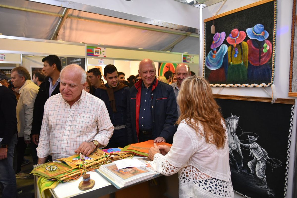 AntonioBonfatti's tweet photo. En Chabás recorriendo #Fespal, la primera y más importante feria de producción alternativa del país. Acompañamos a más de 500 productores y artesanos con todo el potencial emprendedor que Santa Fe necesita para seguir creciendo https://t.co/KSy49UsoGC