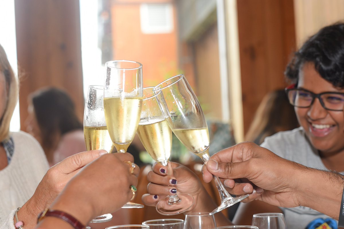On lève notre verre à toutes les mamans! Aux grands-mamans, aux nouvelles, aux biologiques, aux adoptives, aux absentes, à celles qui n’ont plus leurs petits, aux mamans de coeur et à toutes celles qui ne l’entendent pas assez. On vous aime! #lorpailleur