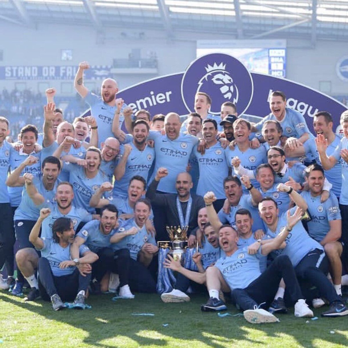 After a lot of work, commitment and effort we got our huge reward!! Congratulations to our staff and players and thank you for giving us such an amazing year! #premierleaguechampions2019 🎉🏆