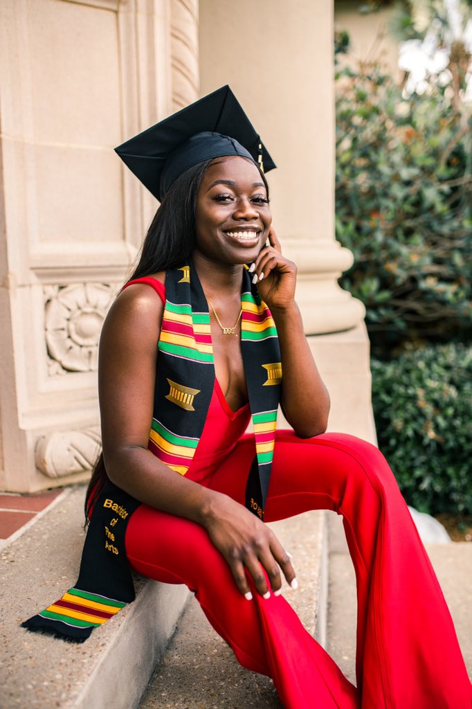 vibinwithdesire's tweet photo. Give all the glory to God and hard work ‼️🎓🎓🎓🍾🍾 I DID IT ! 
#VStateGrad #VStateAlumni https://t.co/pdhGrDBJXu