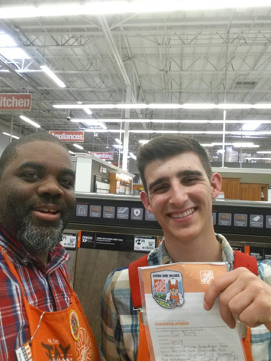 jay_sirmans's tweet photo. I had to stop and have a selfie moment. Thank you Colt for raising your standards around store appearance and for continuously putting our customers FIRST! @aaron_mceachern @bobbi_knuth @JasonBallDM198 @WerneckeNickie https://t.co/nPHczMhikn