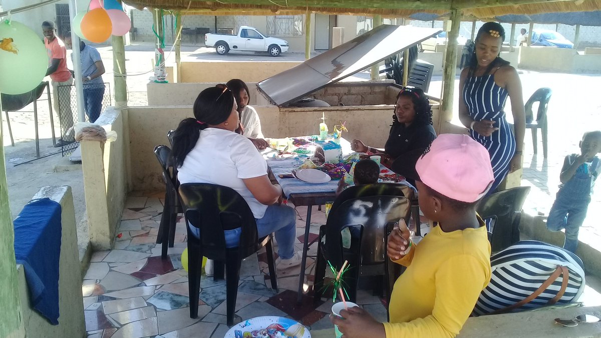 vus_shaun's tweet photo. Soul Sunday chillas with Djsmane the superstar @vus shaun lodge https://t.co/dCzGCCYJgi