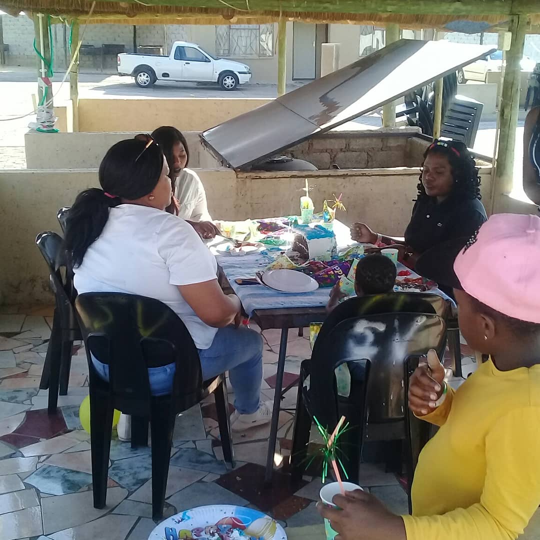 vus_shaun's tweet photo. Soul Sunday chillas with Djsmane the superstar @vus shaun lodge https://t.co/dCzGCCYJgi