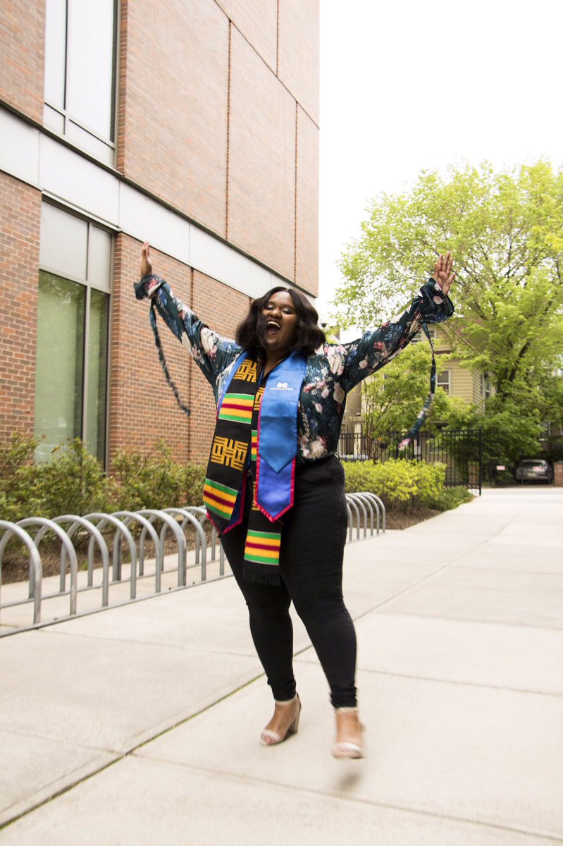 pardonmyxfrench's tweet photo. Took my graduation pictures yesterday #7daysleftofundergraduate #BAinHistory #mastersdegreeloading https://t.co/JbPsiBqQrD