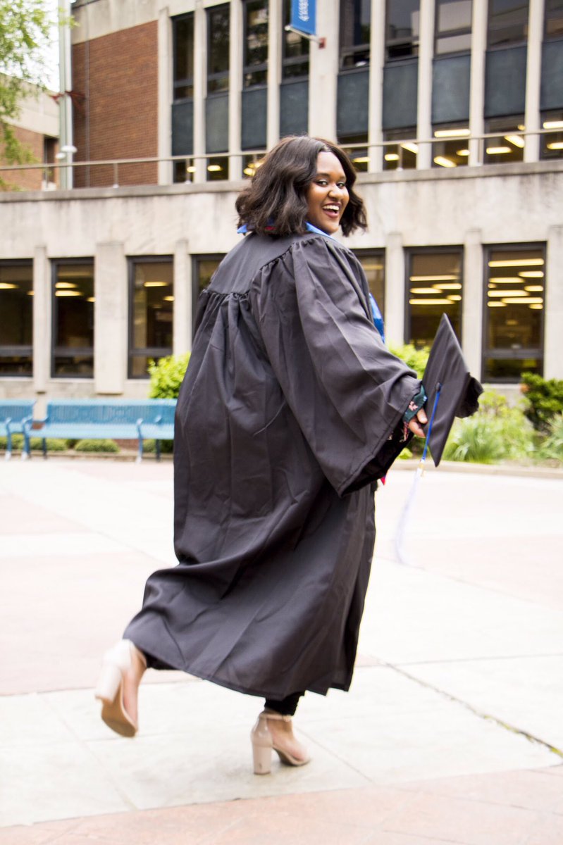 pardonmyxfrench's tweet photo. Took my graduation pictures yesterday #7daysleftofundergraduate #BAinHistory #mastersdegreeloading https://t.co/JbPsiBqQrD